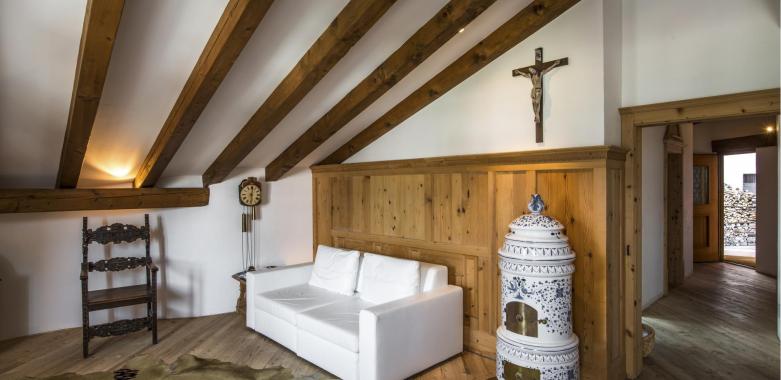 suite-rundturm-kraiterhaus-zr-72-divan-ofen